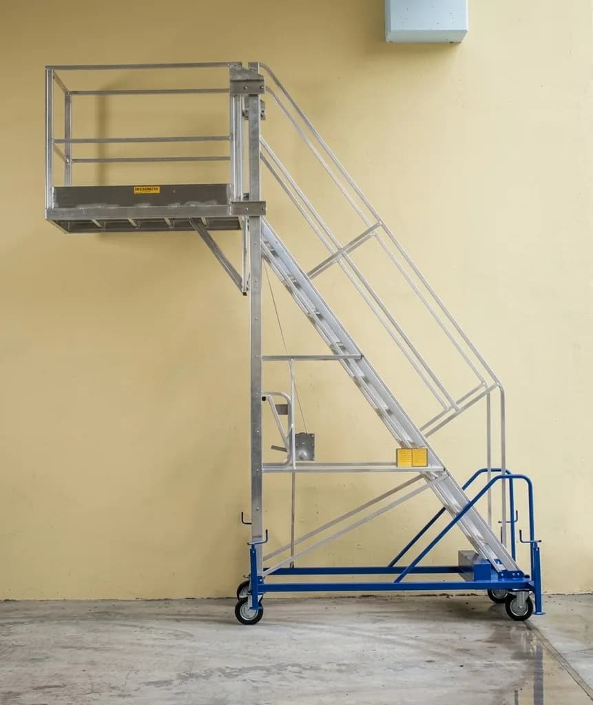 Лестница с подъемной платформой с вылетом Svelt TORRETTA TELESCOPICA 2,0 м