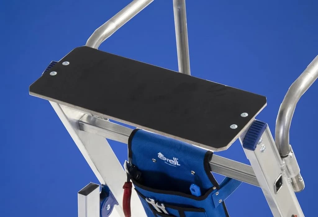 Мобильная лестница-помост SVELT MINIFLY 1 ступень 4 WD