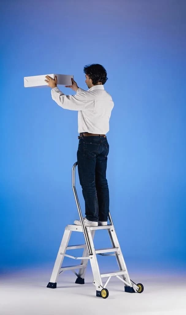 Двусторонняя стремянка-табурет Svelt PUNTO PLUS S 2х3 ступени