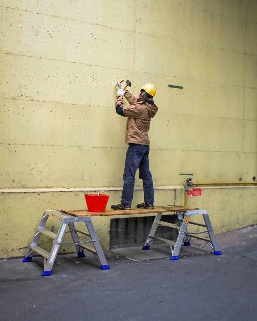 Двусторонняя стремянка-табурет Svelt PUNTO PLUS S 2х4 ступени