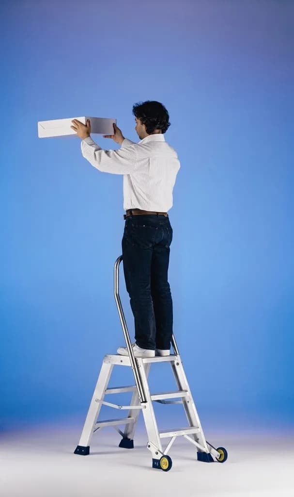 Двусторонняя стремянка-табурет Svelt PUNTO PLUS S 2х4 ступени