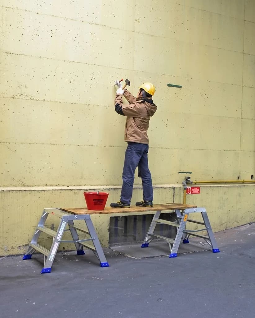 Двусторонняя стремянка-табурет Svelt PUNTO LARGE PLUS S 2х4 ступени