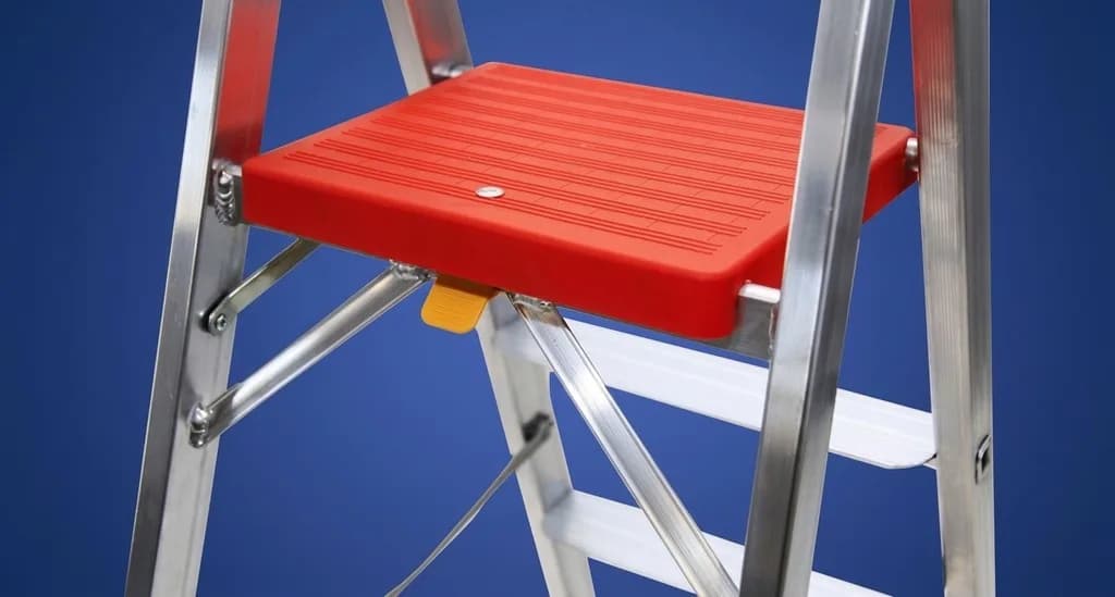 Односторонняя стремянка Svelt MAREA LIGHT 4 ступени