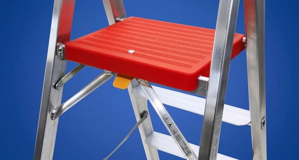 Односторонняя стремянка Svelt MAREA LIGHT 5 ступеней