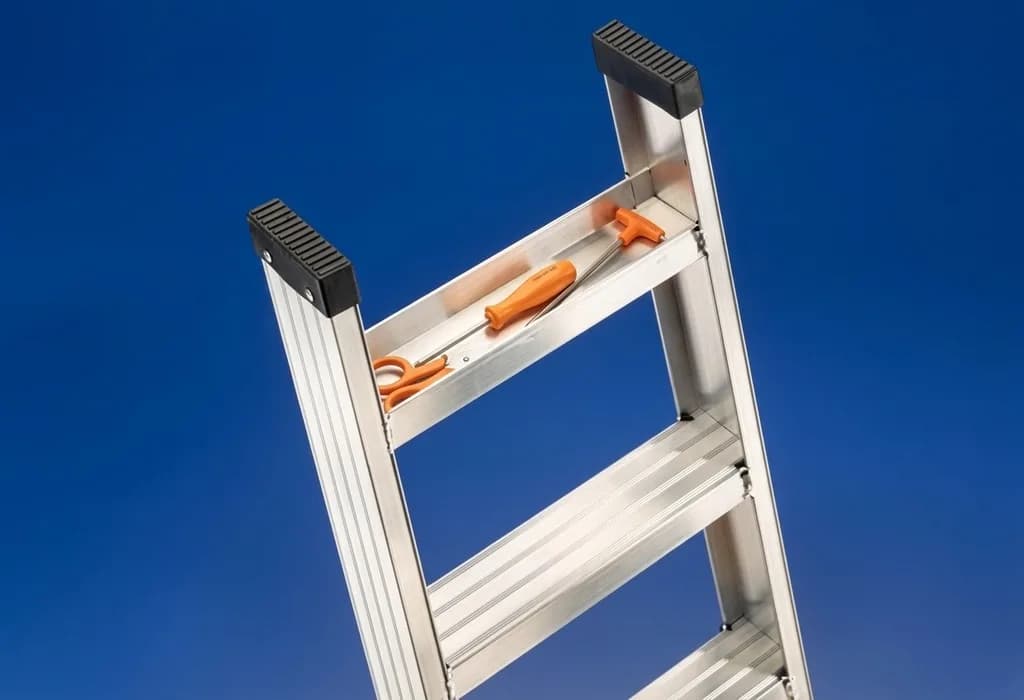 Односекционная профессиональная лестница SVELT GLC/S 12 ступеней SC0GLC/S30