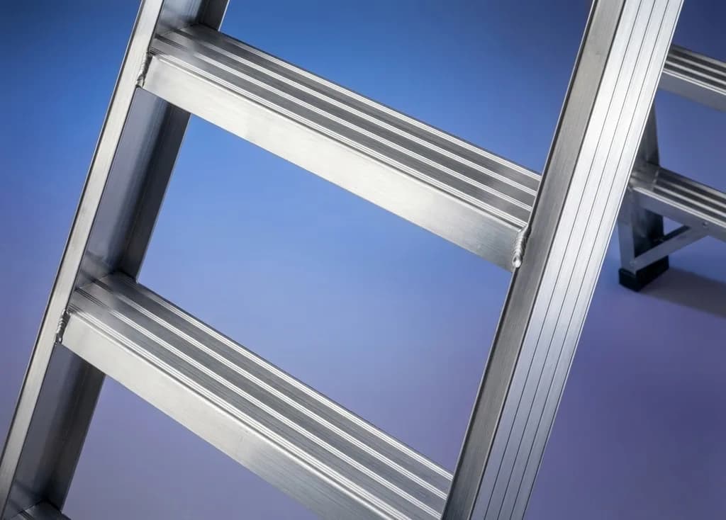 Односекционная профессиональная лестница SVELT GLC/S 18 ступеней SC0GLC/S60