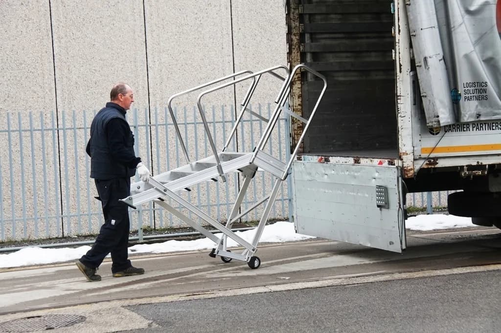 Лестница с платформой SVELT IKARO 9 ступеней (ширина 60 см)