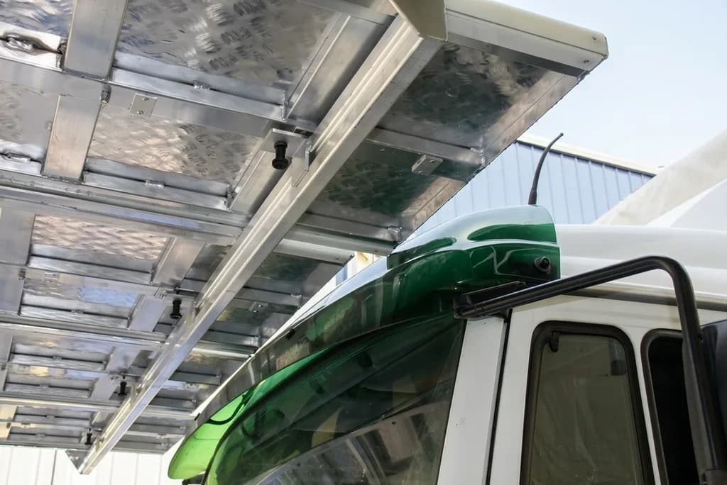 Платформа для обслуживания грузовых автомобилей и автобусов platform002