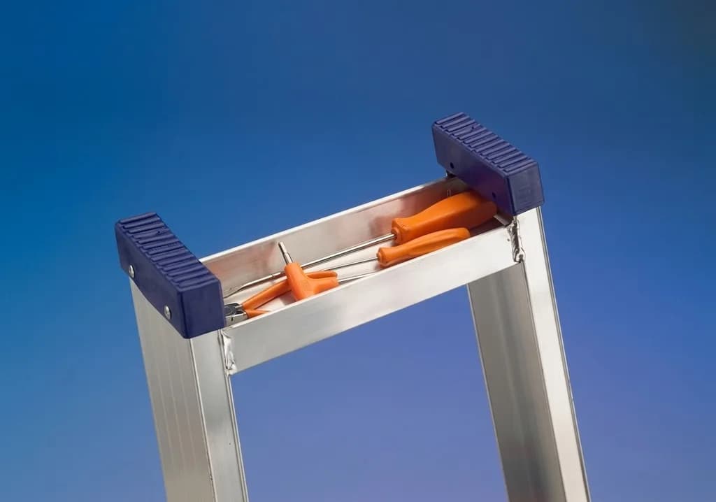 Стремянка алюминиевая Svelt Regina 4 ступени