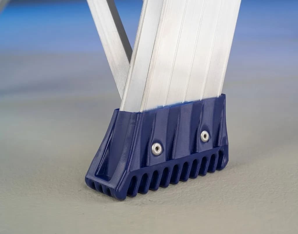 Стремянка алюминиевая Svelt Regina 4 ступени