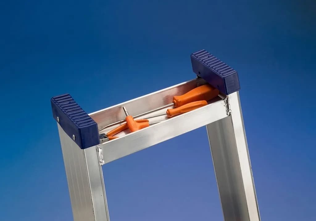 Стремянка алюминиевая Svelt Regina 5 ступеней