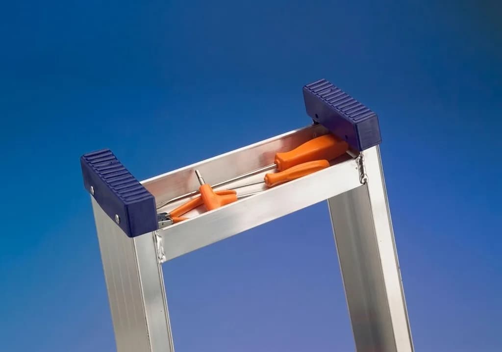 Стремянка алюминиевая Svelt Regina 6 ступеней