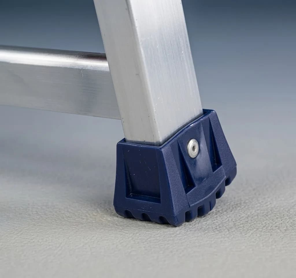 Стремянка алюминиевая Svelt Regina 7 ступеней