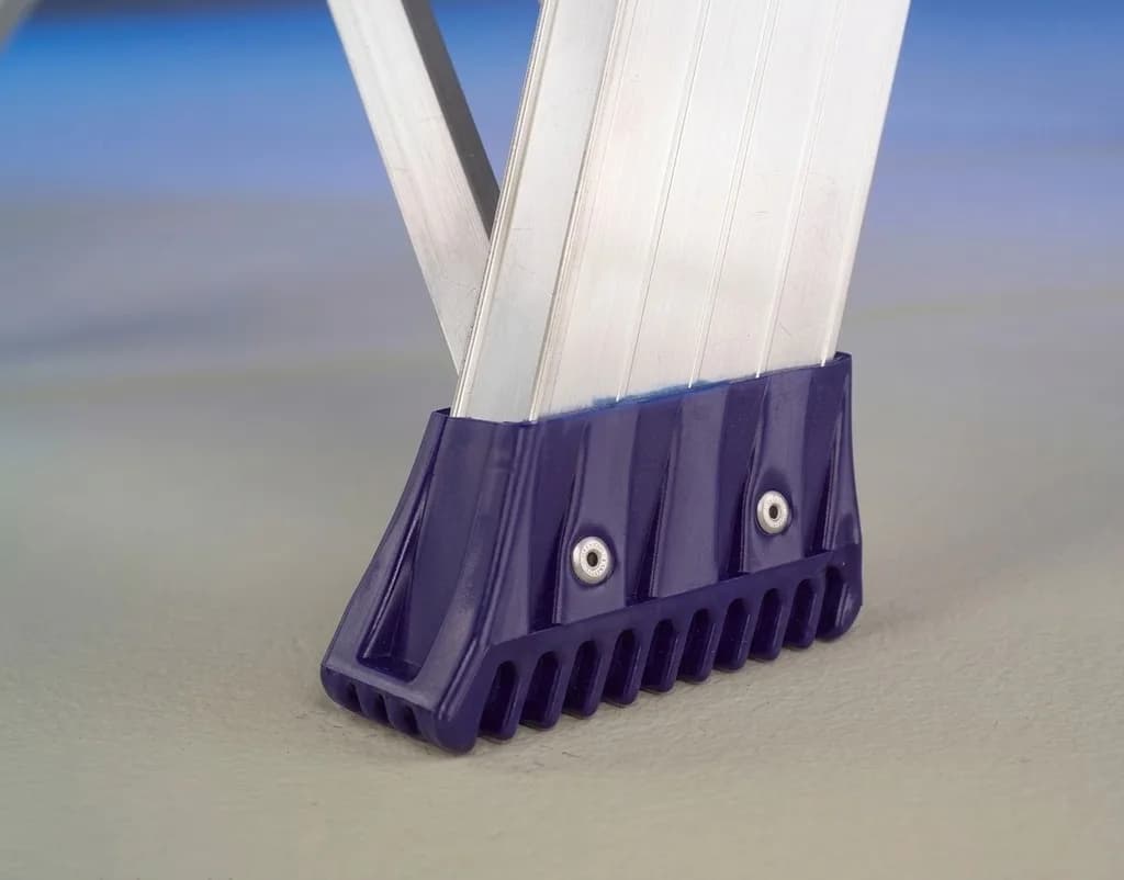 Стремянка алюминиевая Svelt Regina 7 ступеней