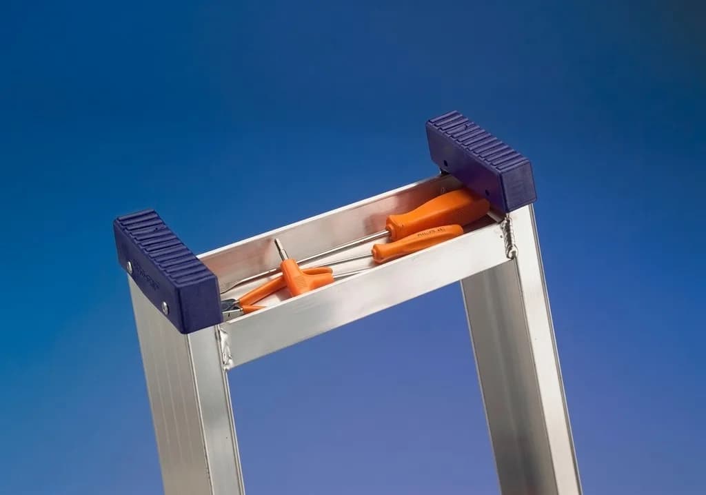 Стремянка алюминиевая Svelt Regina 9