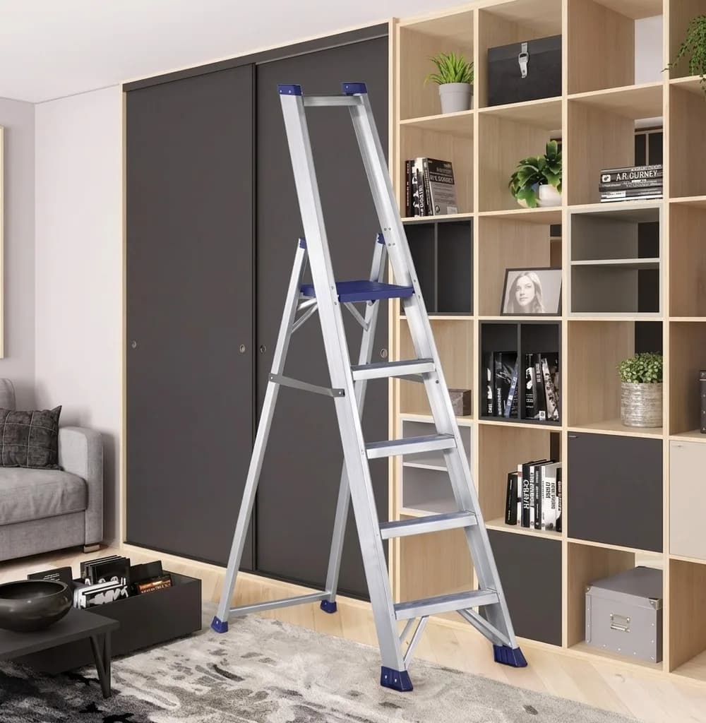 Стремянка алюминиевая Svelt Regina с алюминиевой площадкой 12 ступеней