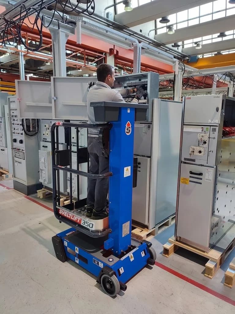 Вертикальная микроплатформа Svelt с ручным подъемом SVELTLIFT 350