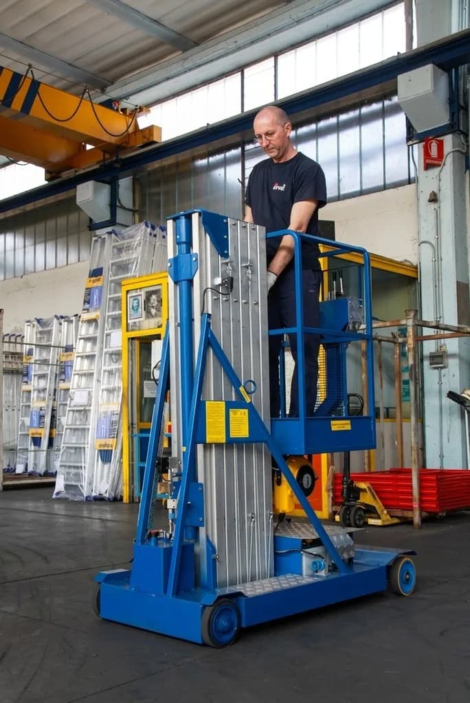 Мачтовый телескопический подъемник Svelt PID 10S самоходный