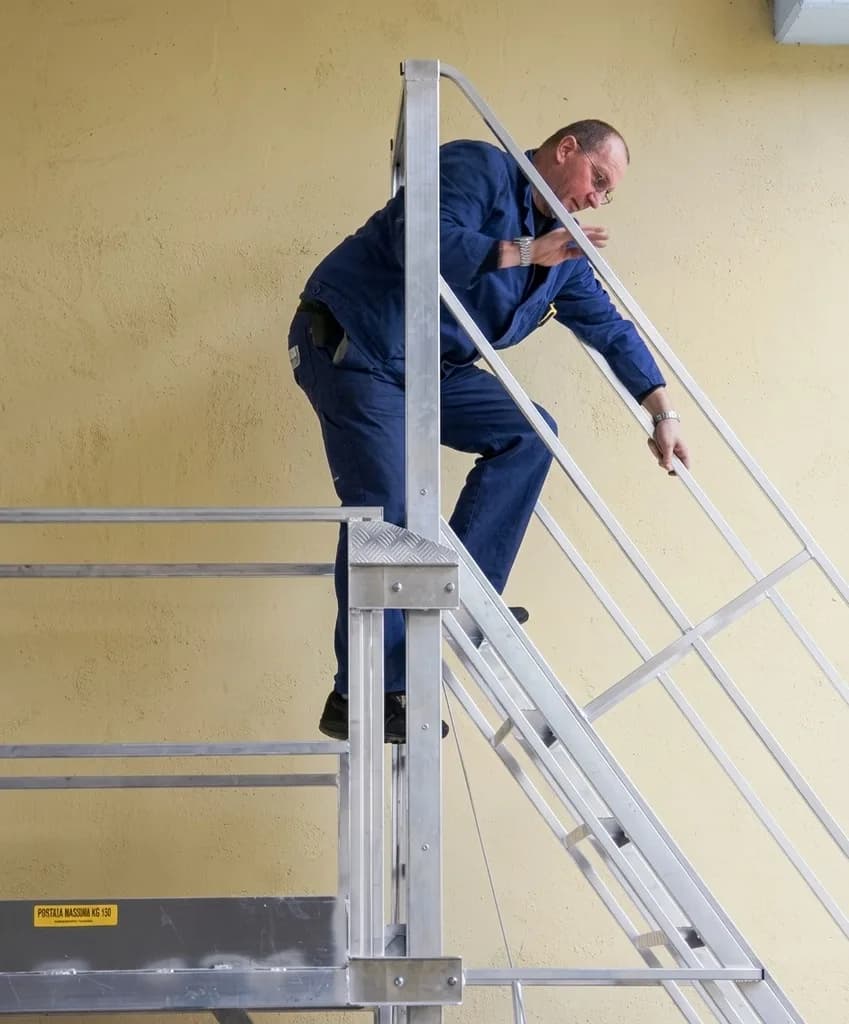 Лестница с подъемной платформой с вылетом Svelt TORRETTA TELESCOPICA 2,0 м