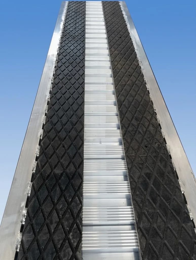 Погрузочная рампа SVELT 105 "B2" 4,0 м (1600 кг) без края