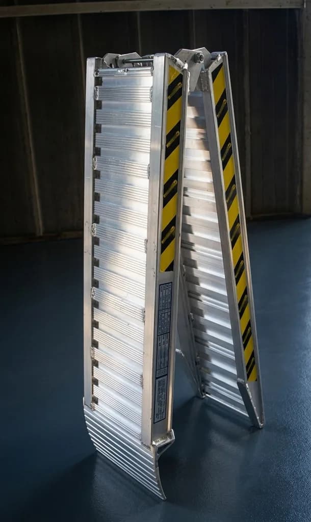 Погрузочная рампа SVELT 150 "L" 3 м (5400 кг) без края