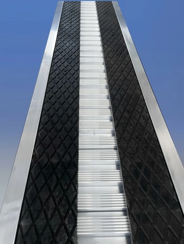 Погрузочная рампа SVELT 150 "L" 3 м (5400 кг) без края