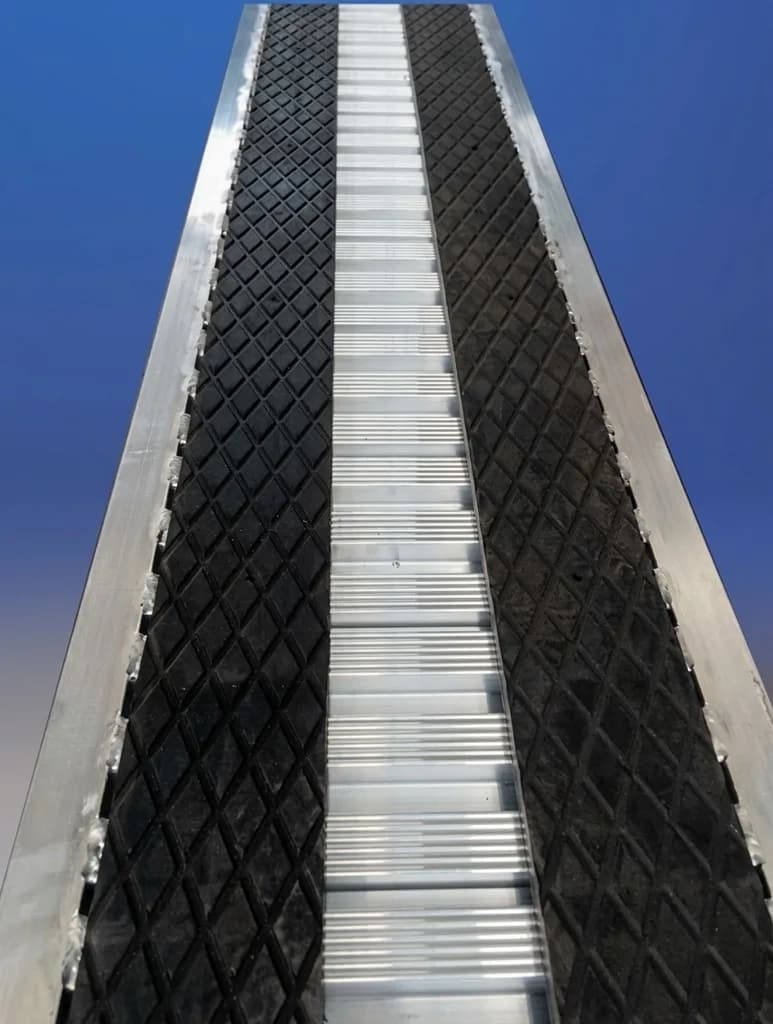 Погрузочная рампа SVELT 150 "H" 3,6 м (4960 кг) без края