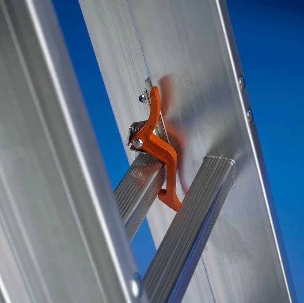 Двухсекционная лестница Svelt EURO E2 - 2х8 ступеней