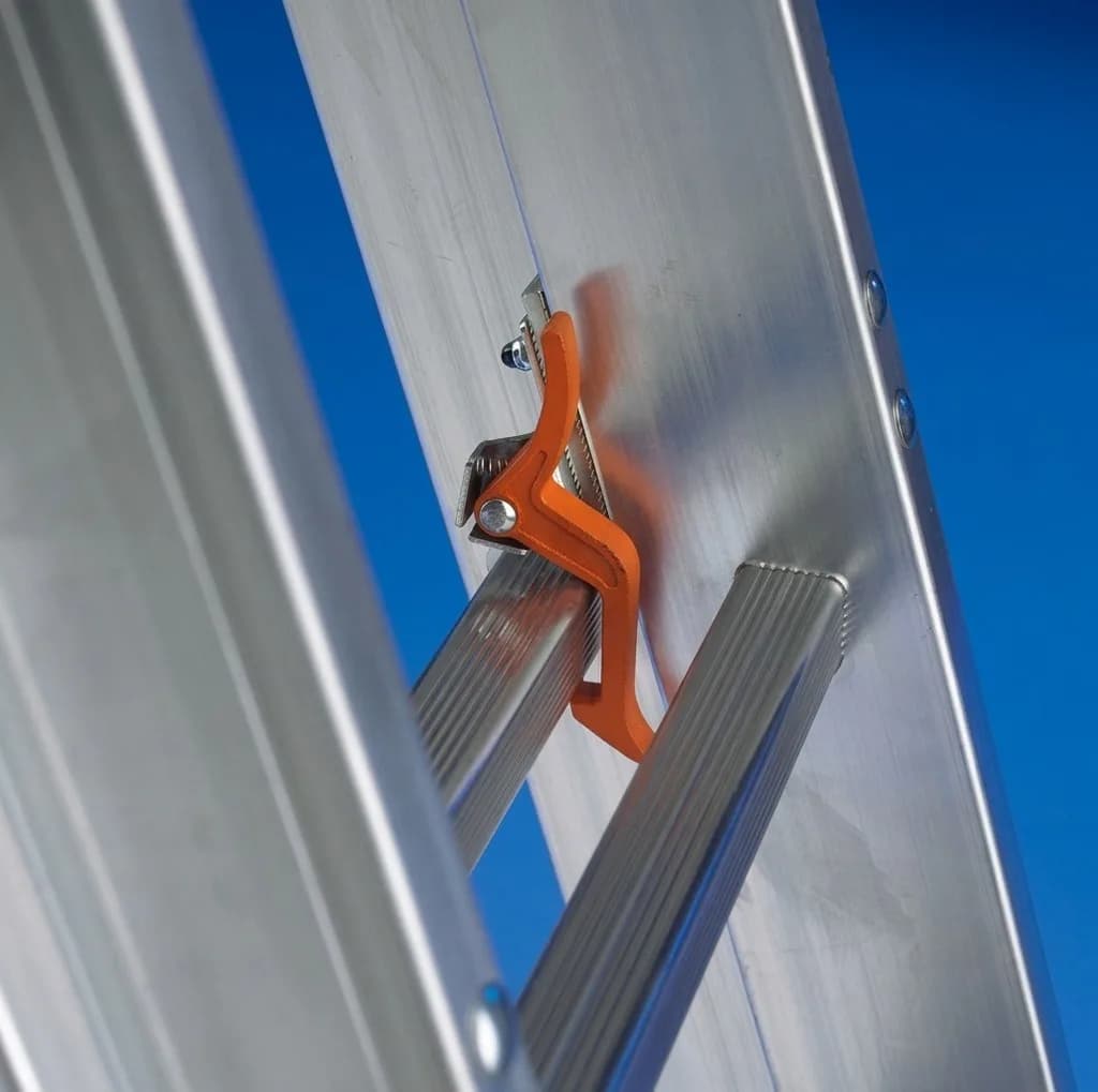 Двухсекционная лестница Svelt EURO E2 - 2х12 ступеней