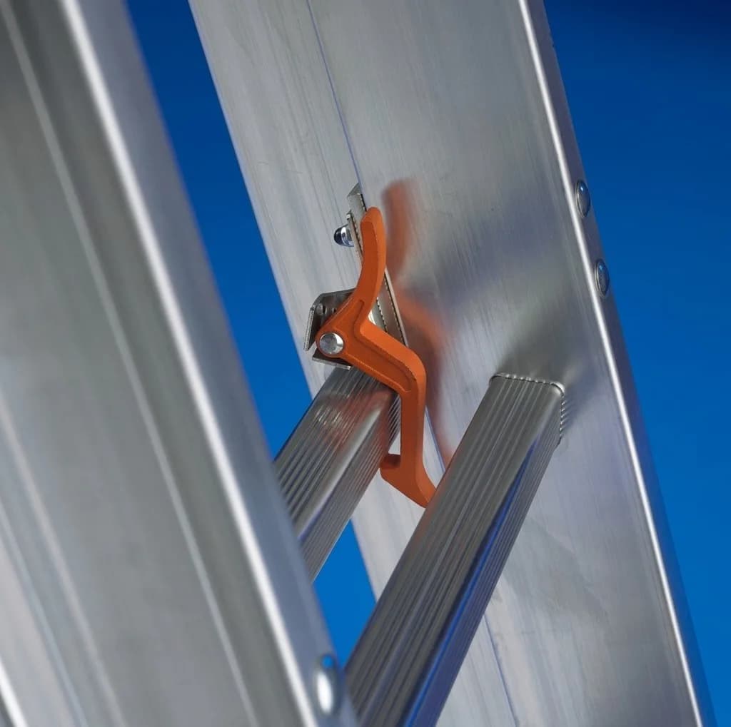 Двухсекционная лестница выдвигаемая тросом Svelt EURO E2F 2x12R ступеней