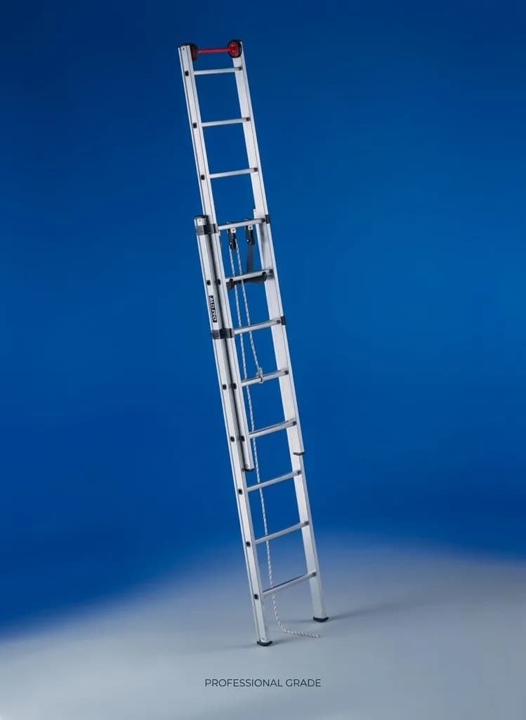 Двухсекционная лестница выдвигаемая тросом Svelt EURO E2F 2x12R ступеней