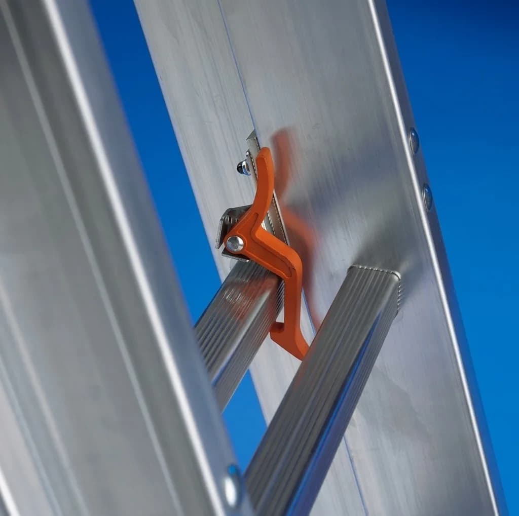 Двухсекционная лестница выдвигаемая тросом Svelt EURO E2F 2x16R ступеней