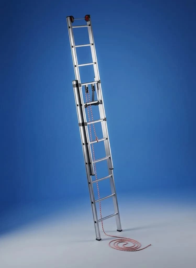 Двухсекционная лестница выдвигаемая тросом Svelt EURO E2F 2x16R ступеней