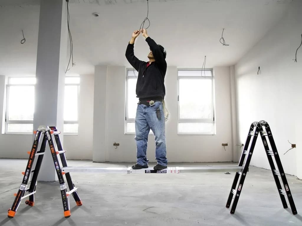 Лестница-стремянка телескопическая SVELT Dark 8+8 ступеней