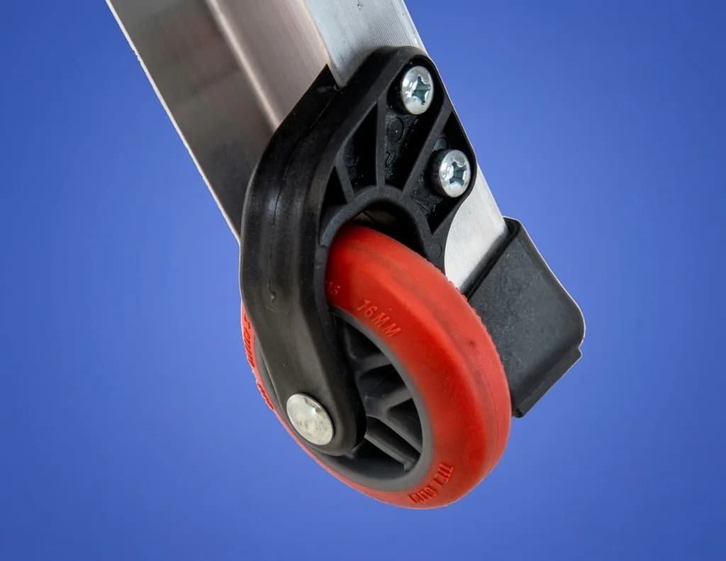 Телескопическая лестница SVELT SCALISSIMA PLUS 8+8 ступеней