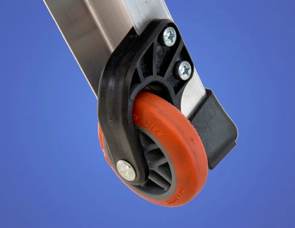 Телескопическая лестница SVELT SCALISSIMA PLUS 9+9 ступеней