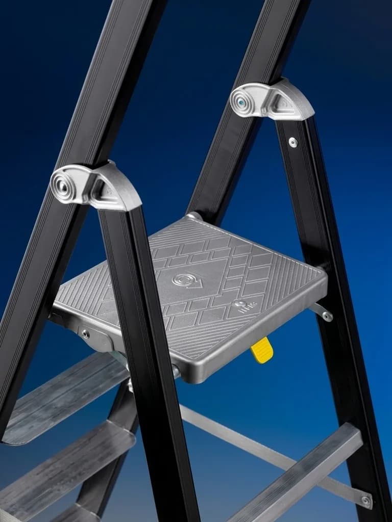 Односторонняя стремянка анодированная SVELT MAREA TECH 9 ступени