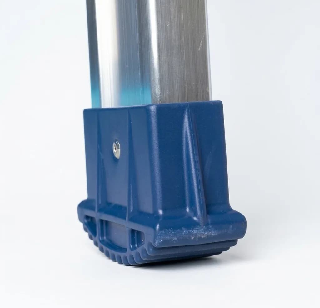 Односекционная лестница с траверсой Svelt LUXE1 11 ступеней