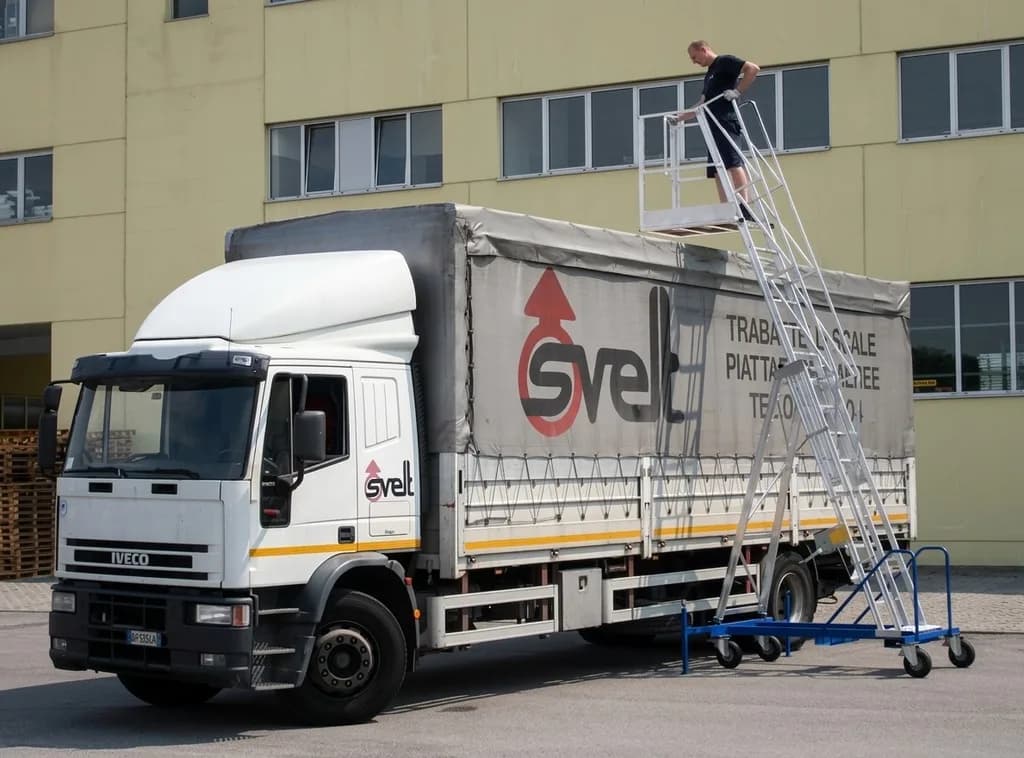 Телескопическая лестница с платформой для цистерн Svelt SMALL 4,41 м