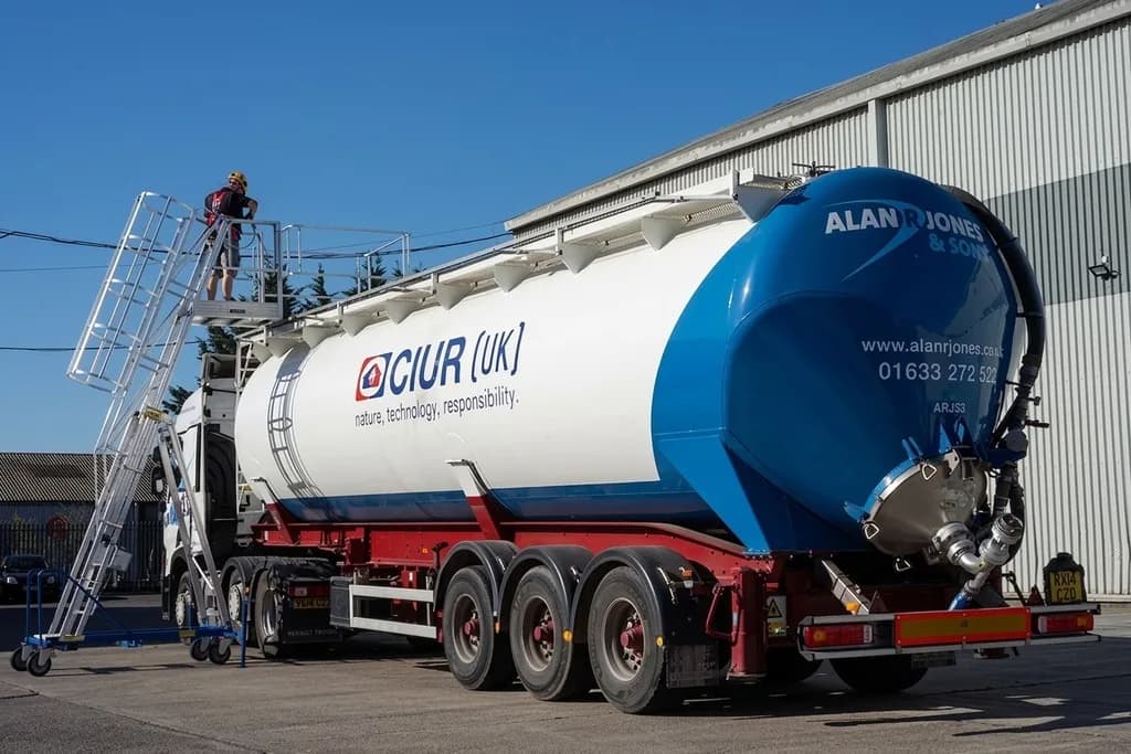 Телескопическая лестница с платформой для цистерн Svelt SMALL 4,41 м