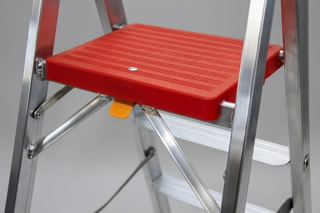 Односторонняя стремянка Svelt MAREA LIGHT 3 ступени