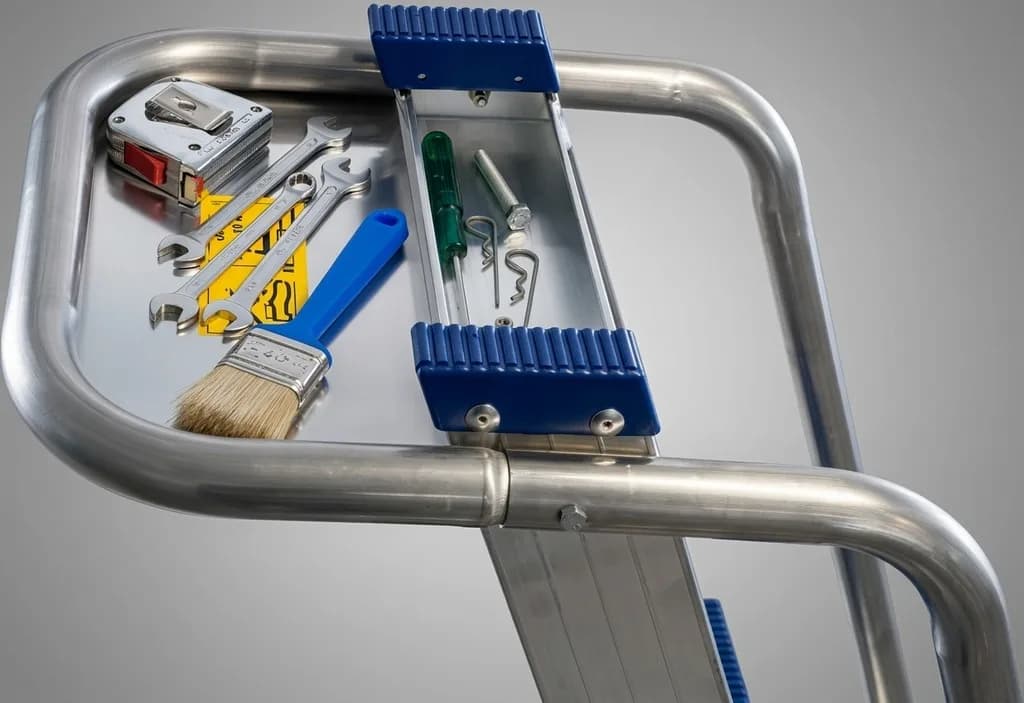 Односторонняя стремянка Svelt REGINA LARGE 4WD 7 ступени