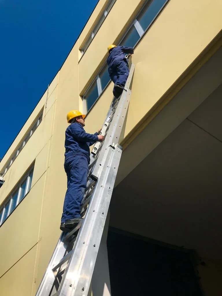 Трехсекционная лестница Svelt ARGANELLO 3x14 ступеней