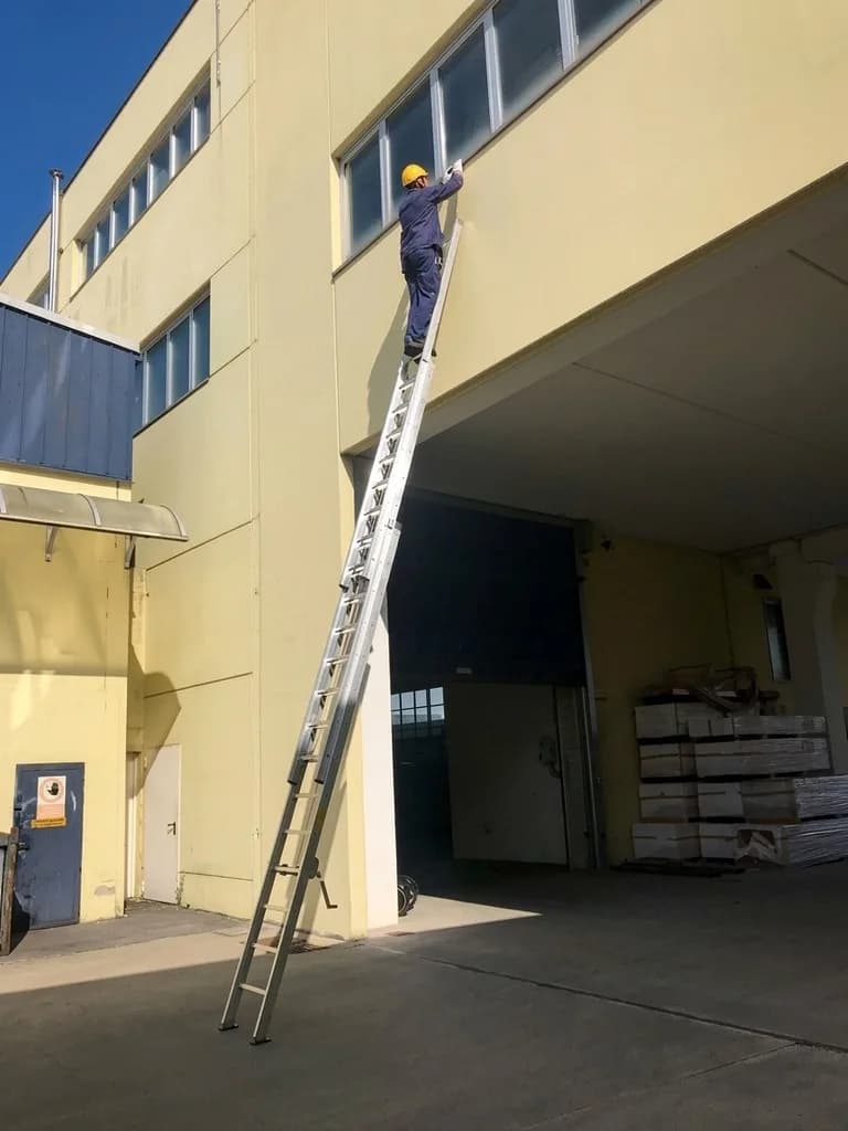 Трехсекционная лестница Svelt ARGANELLO 3x14 ступеней