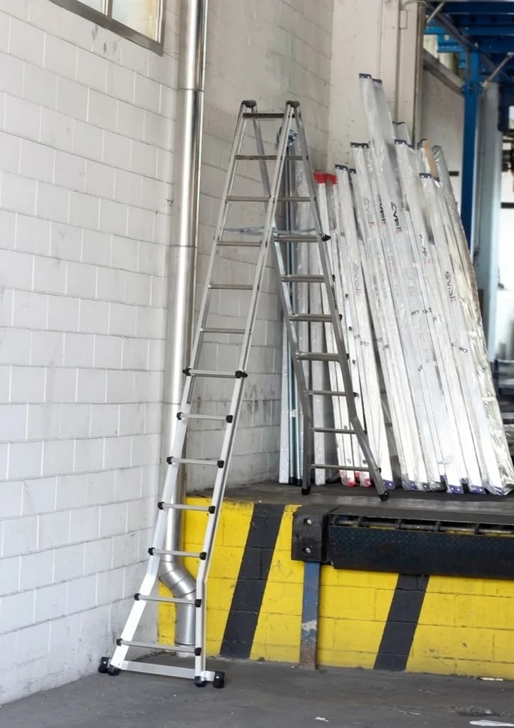 Лестница-стремянка телескопическая Svelt Bravissima 14+14 ступеней