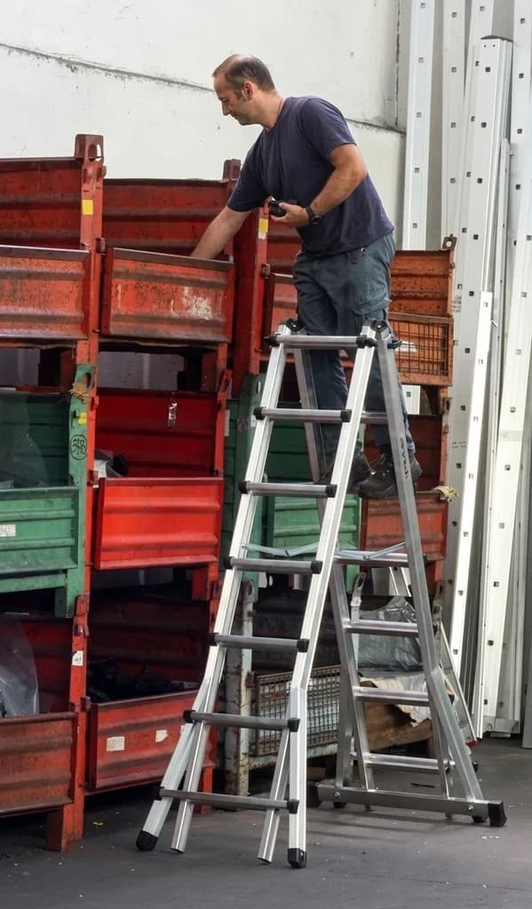 Лестница-стремянка телескопическая Svelt Bravissima 14+14 ступеней