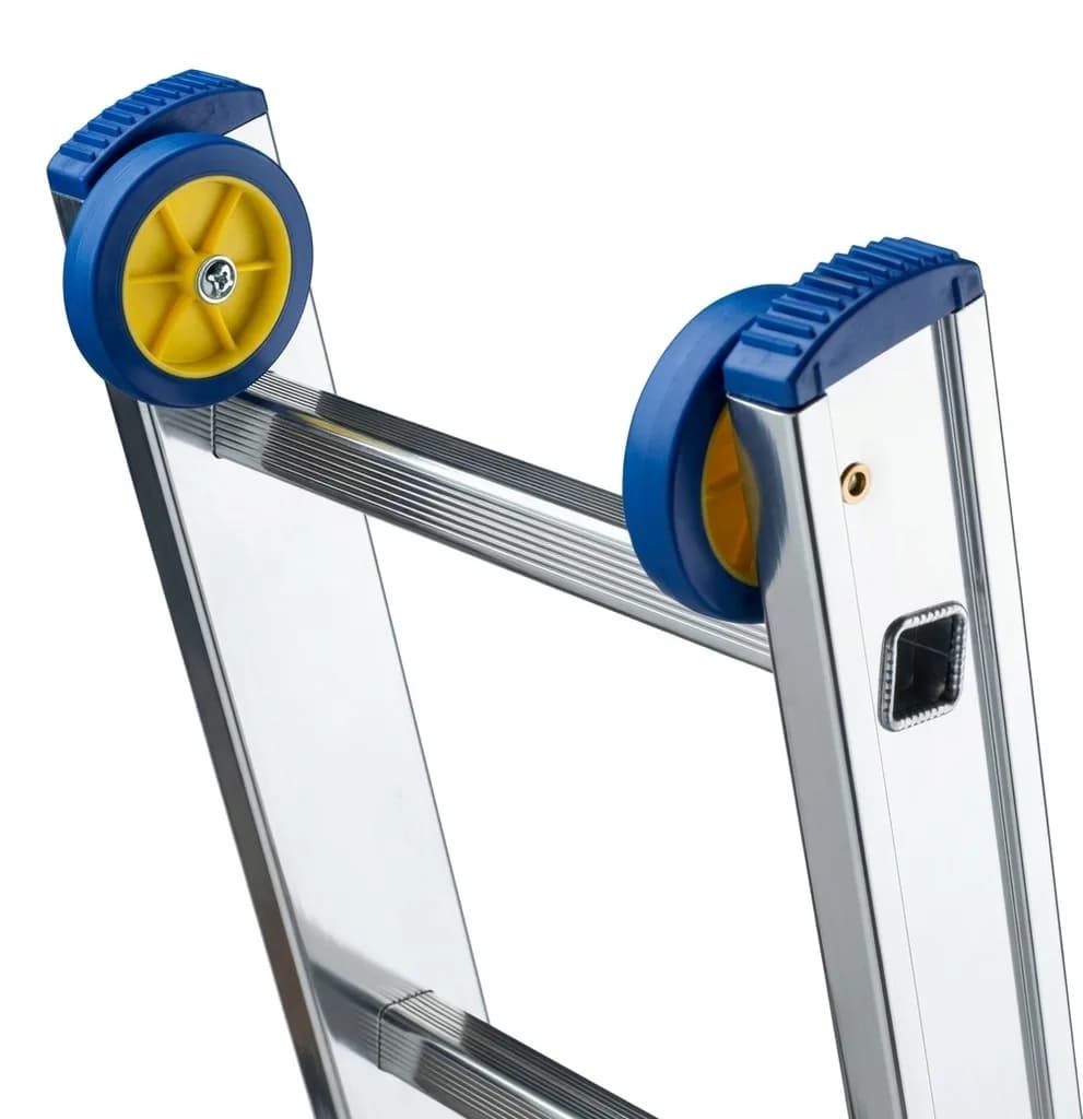 Трехсекционная лестница SVELT EURO E3 - 3х7 ступеней