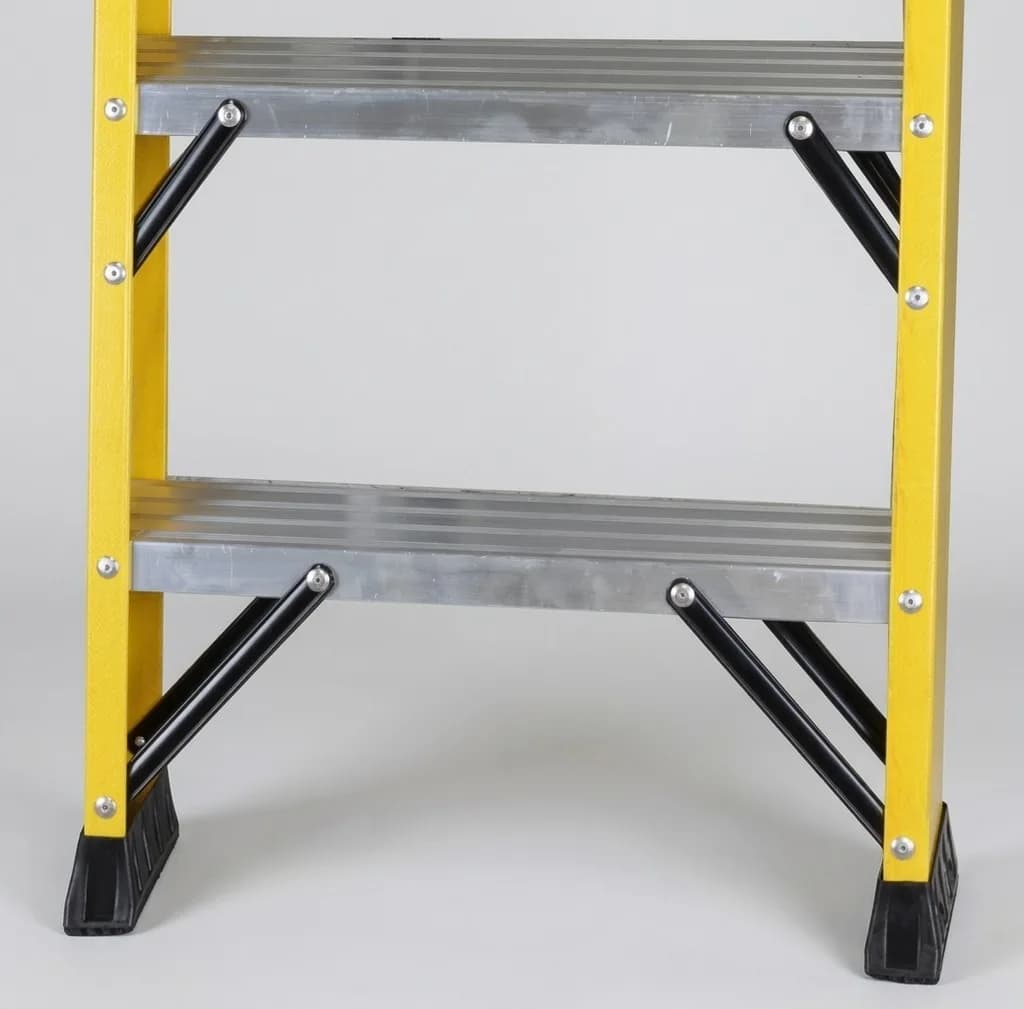 Стремянка Svelt диэлектрическая с полочкой Smart1 3 ступени