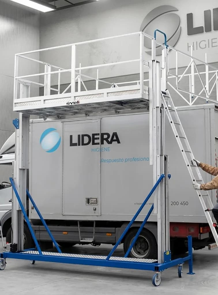 Платформа для обслуживания грузовых автомобилей и автобусов platform002