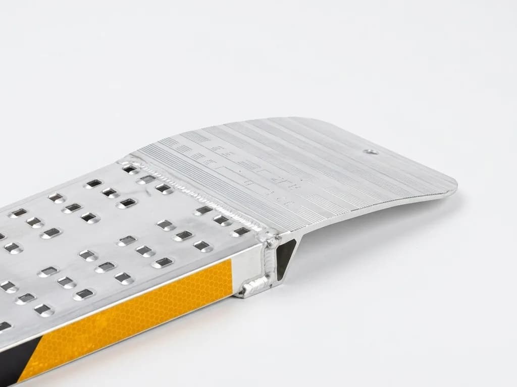 Легкая фиксированная погрузочная рампа SVELT RL 15 длина 1,5 м